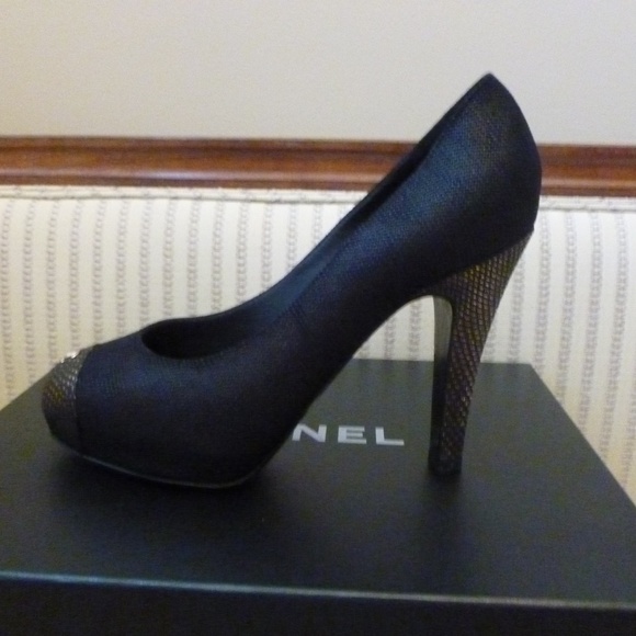 Chanel Textured Leather Metallic Gold Toe Pumps - Picture 5 of 8